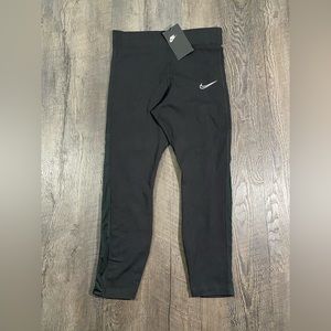 NEW | NIKE Womens High Rise Crop Leggings